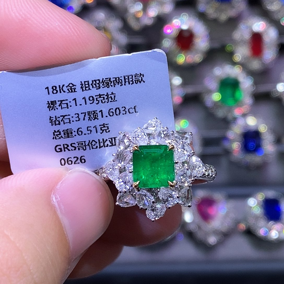 祖母绿戒指18K金镶嵌
