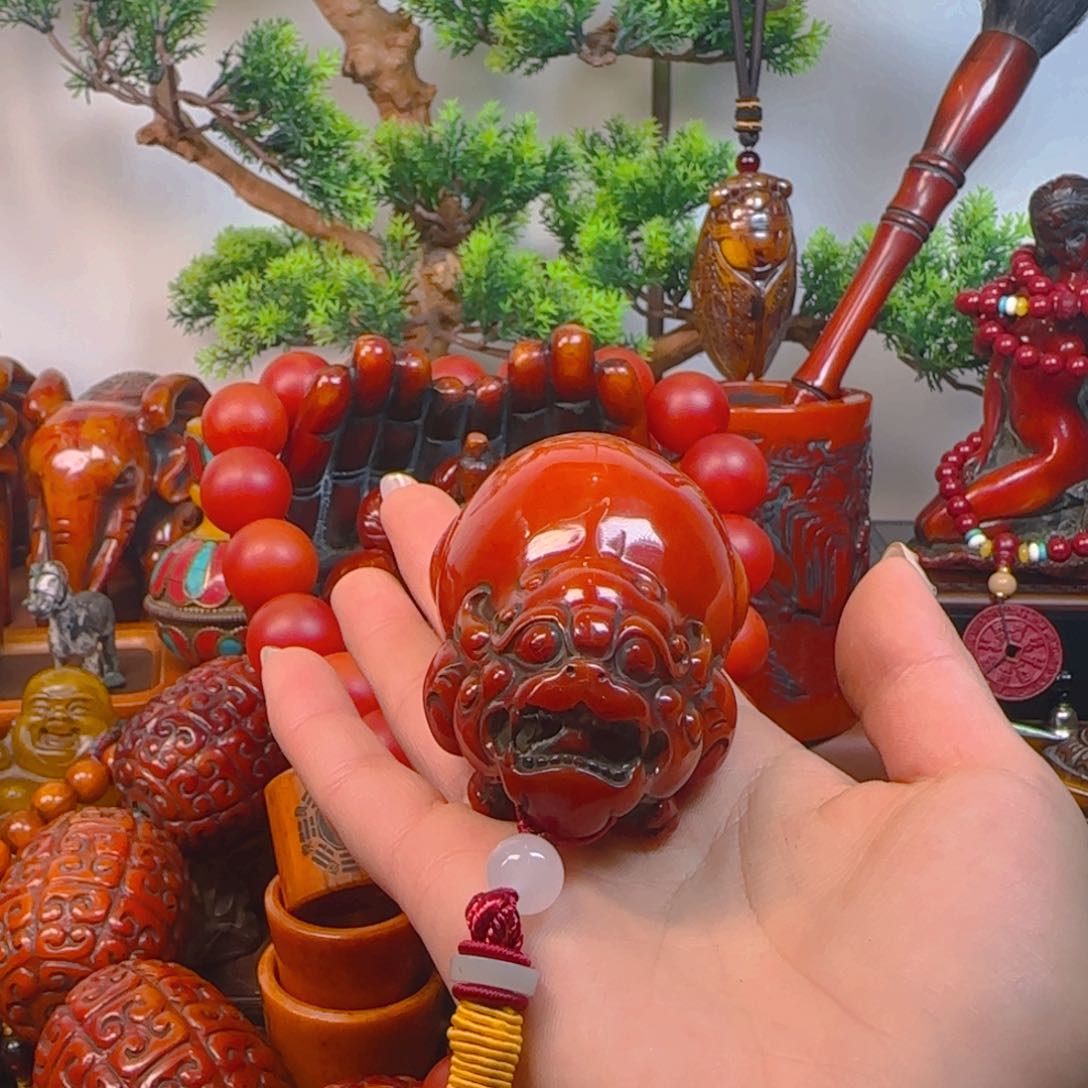 琥珀裸石未镶嵌貔貅