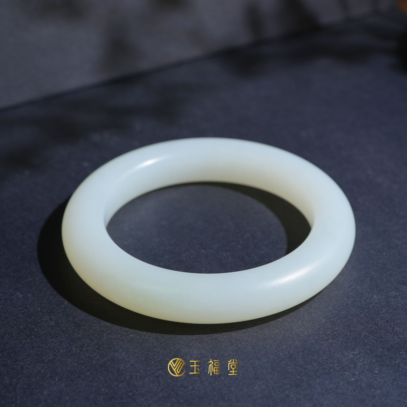 玉福堂|新疆和田玉且末暖白油糕料玉镯泥鳅背手镯镯子57-58mm