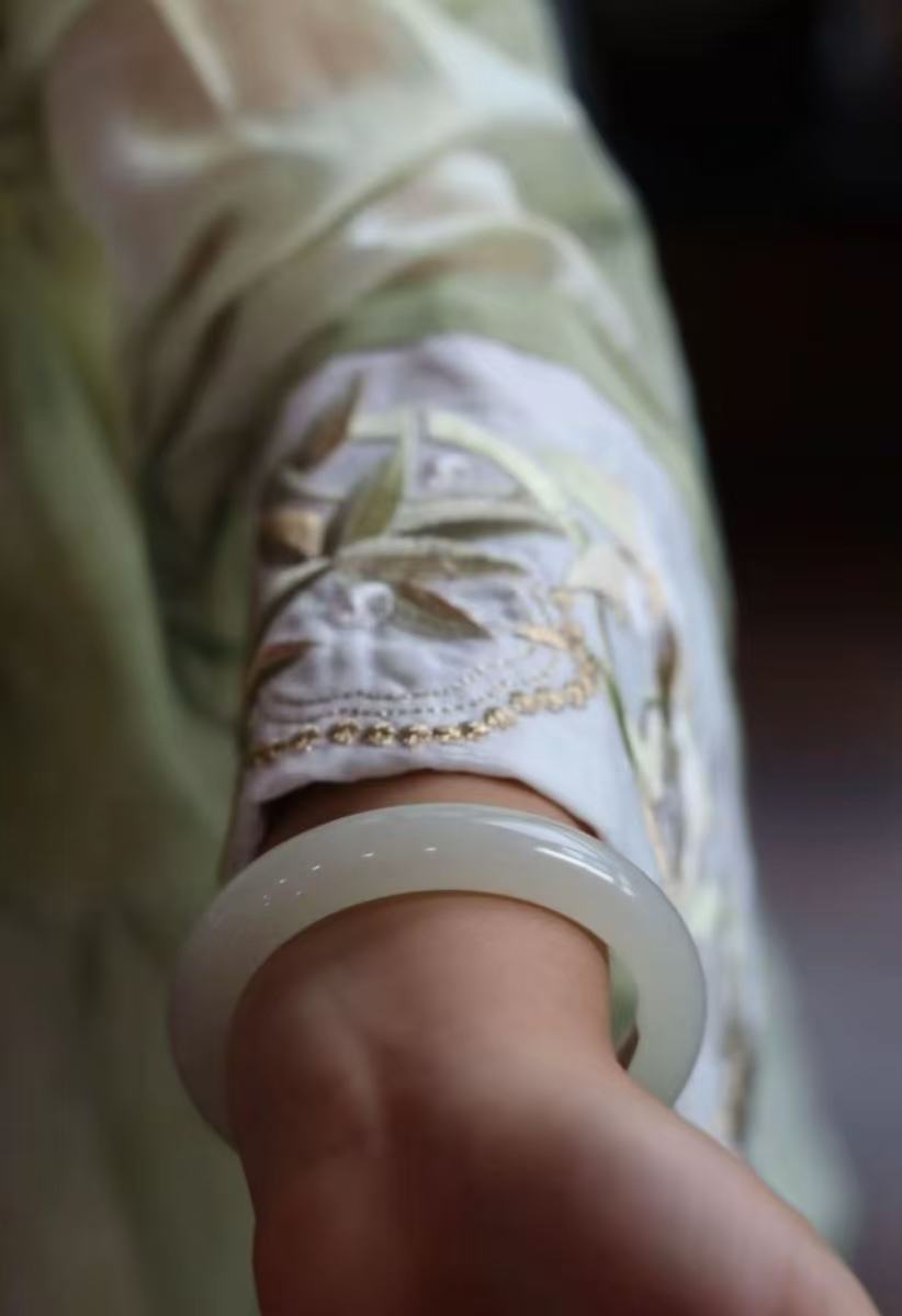 新疆和田黄白种手镯