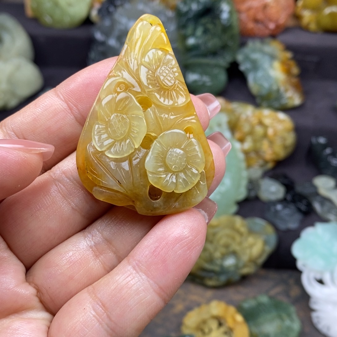 蛇纹石玉颈饰未镶嵌