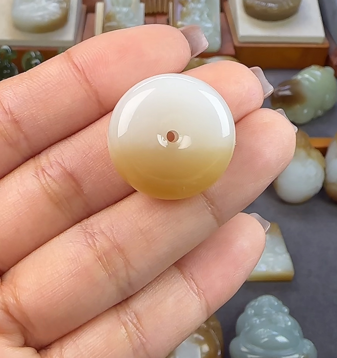 新疆和田玉平安扣吊坠