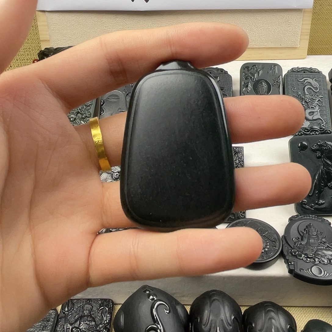 可***猪和田玉未镶嵌颈饰