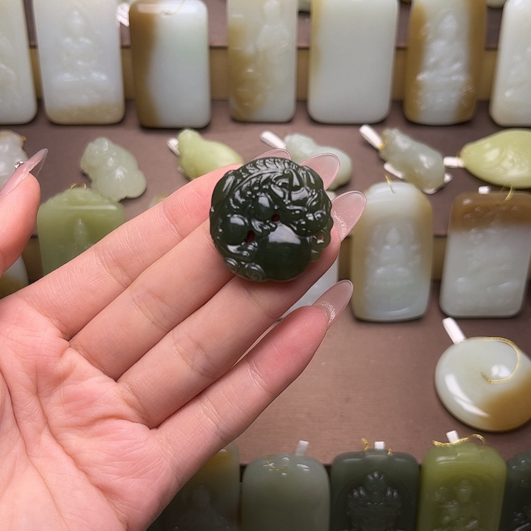 和田玉未镶嵌颈饰