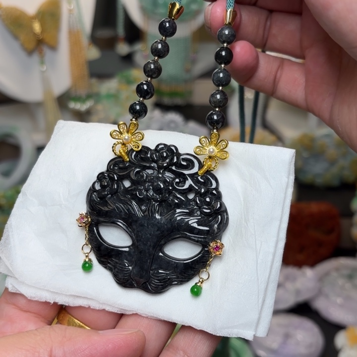 翡翠未镶嵌颈饰吊坠