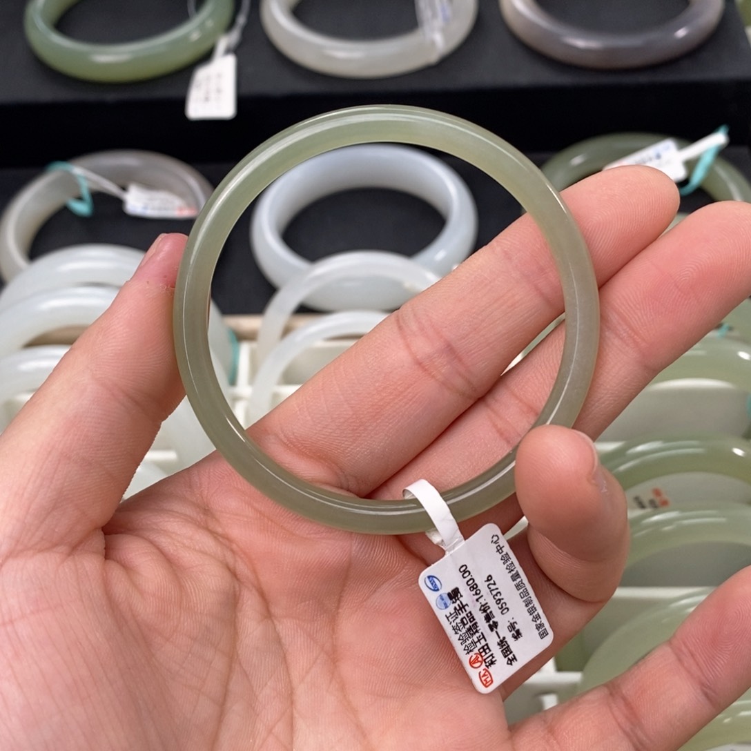 和田玉手镯未镶嵌53.54