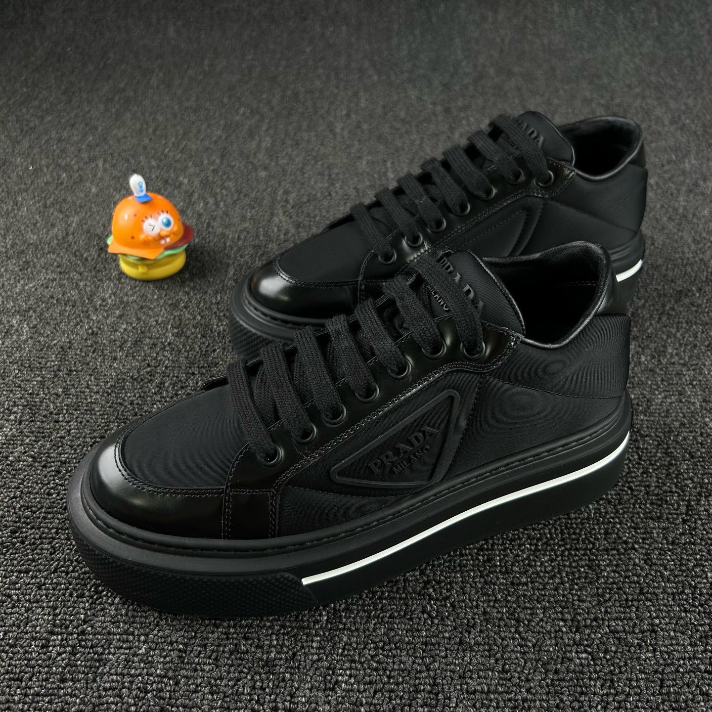 95新 Prada/普拉达 黑色尼龙厚底鞋 36码 厚底设计 HB3880