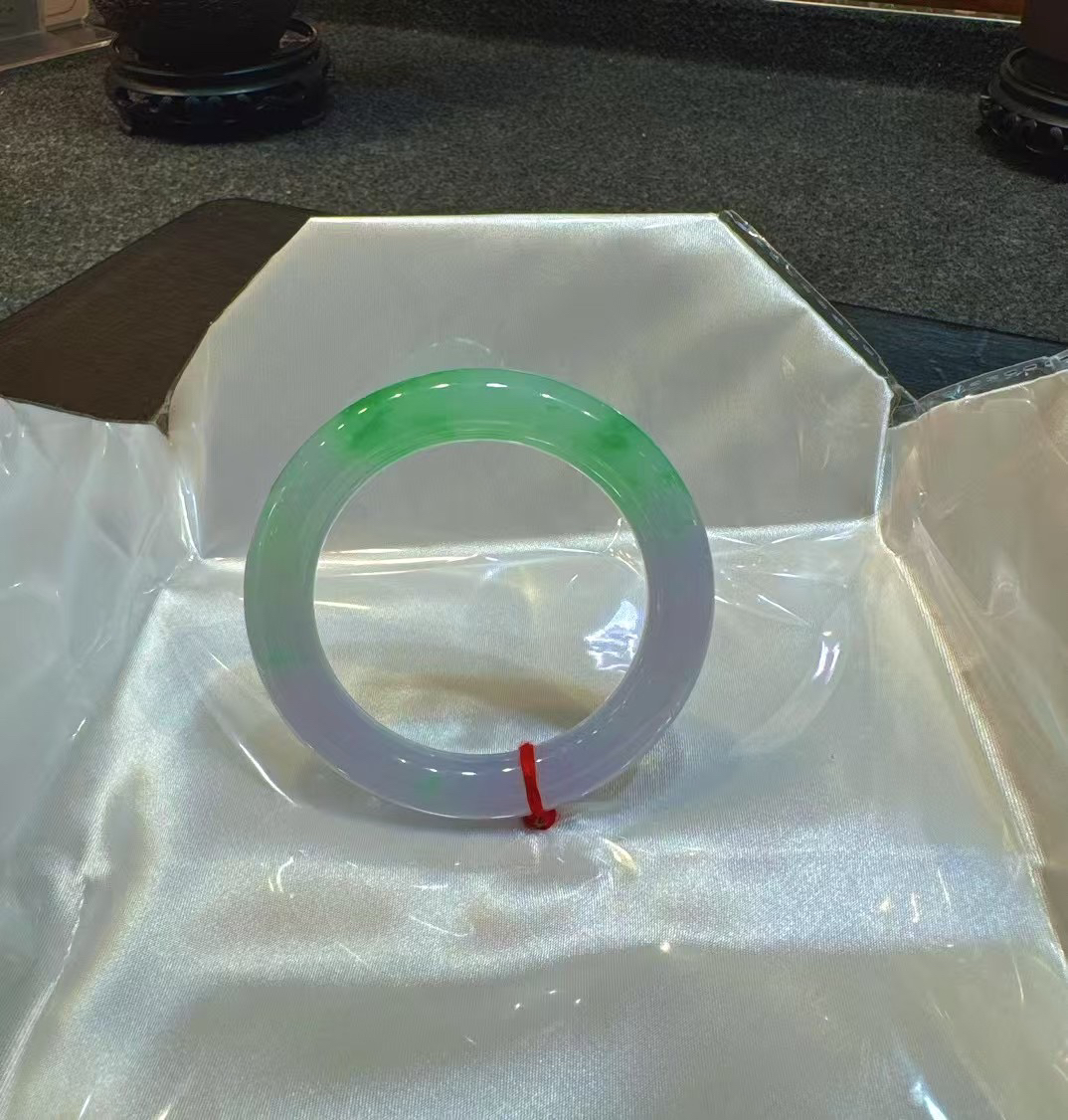 缅甸翡翠A货，紫底飘阳绿