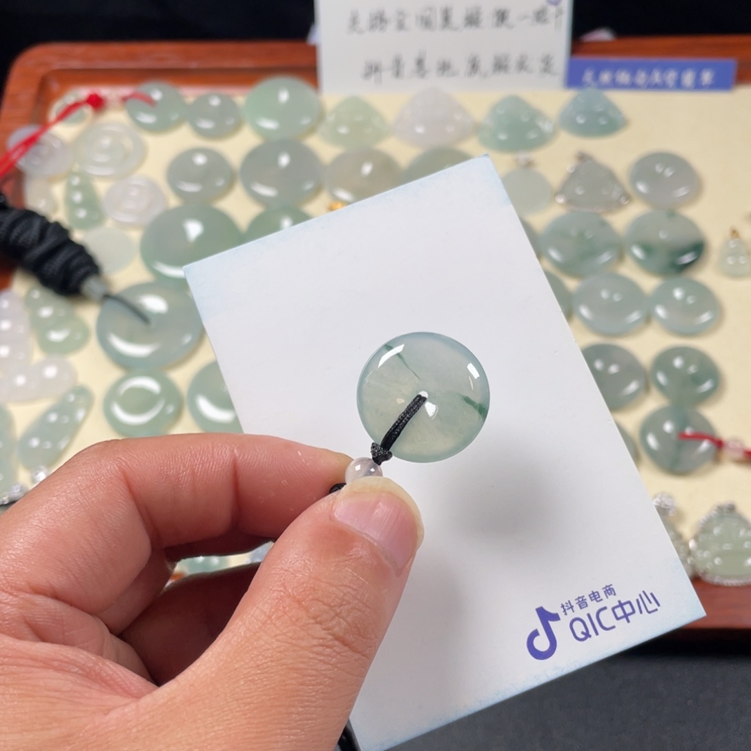 翡翠未镶嵌颈饰5566788986667888