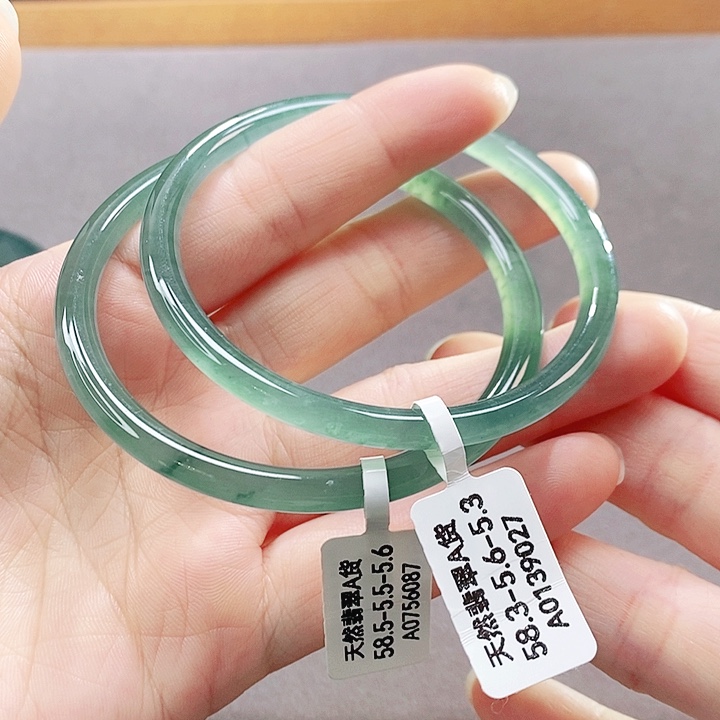 翡翠未镶嵌手镯（圆镯）