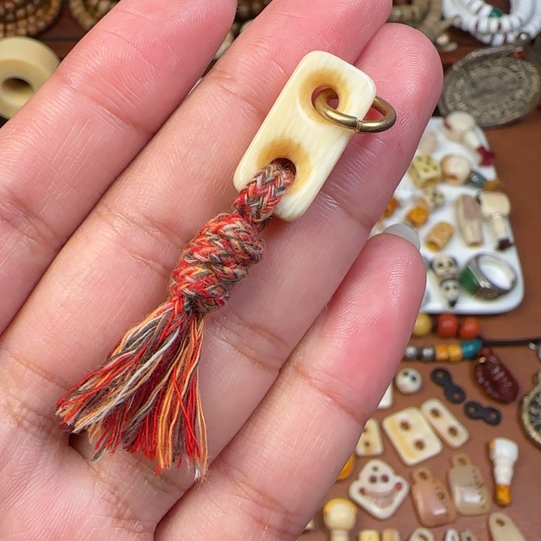 树脂制品1.9cm高白二饼