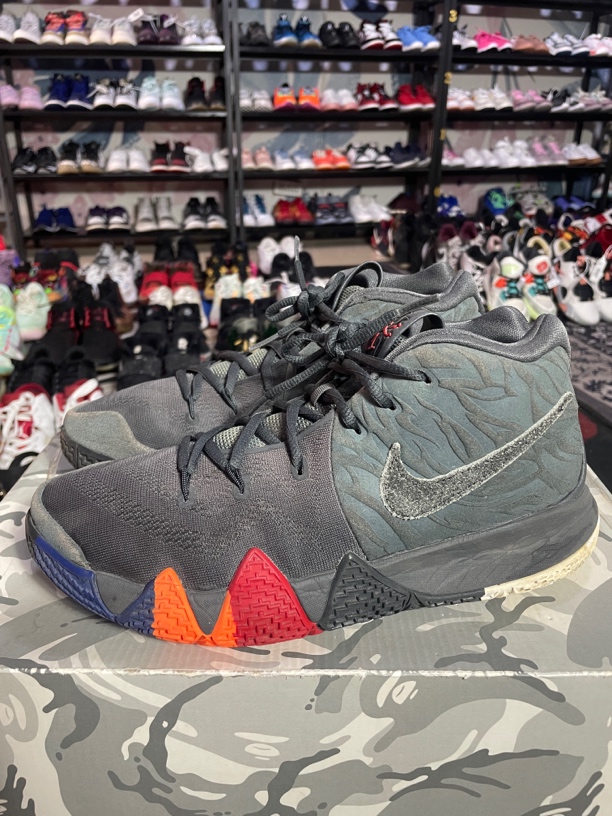 90新 NIKE/耐克 42码265/Nike Kyrie 4 欧文4 zoom 篮球鞋 猴年