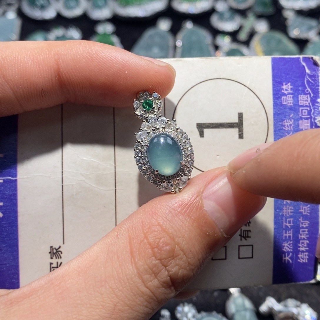 翡翠未镶嵌颈饰翡翠