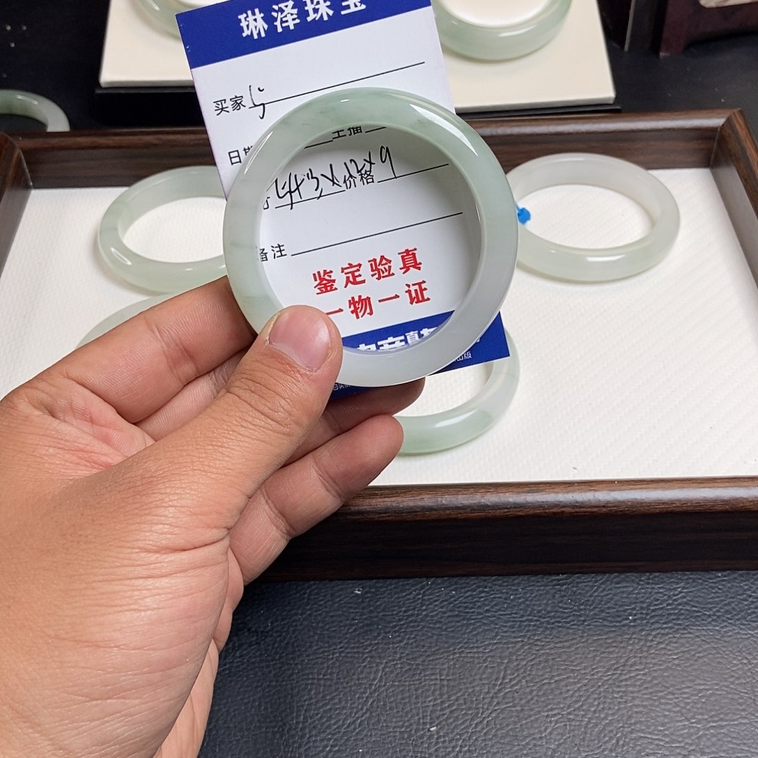 叽***喳石英质玉未镶嵌手镯5