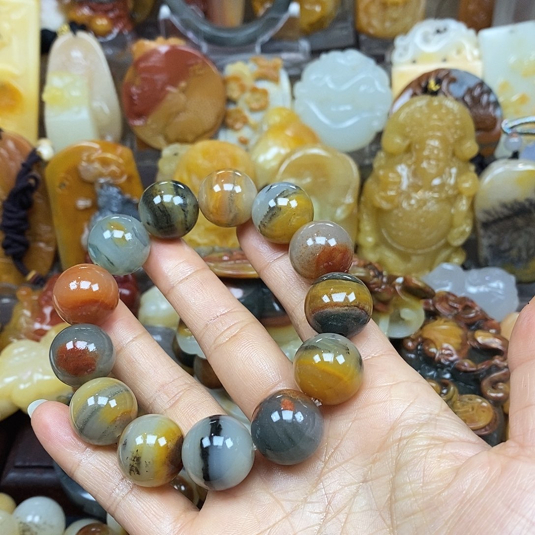 石英质玉（黄龙玉）颈饰未镶嵌