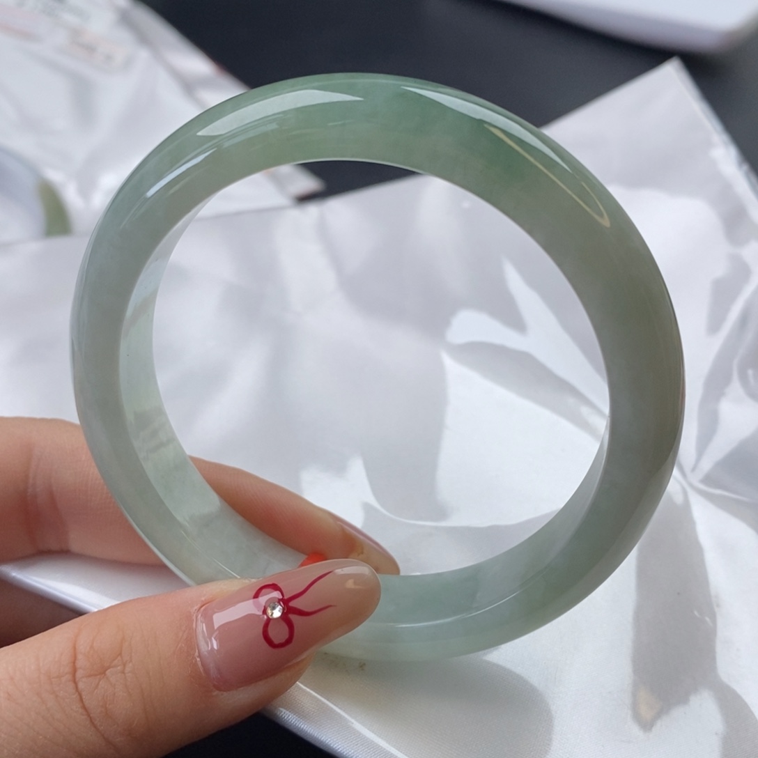 翡翠手镯（圆镯）未镶嵌60圈口