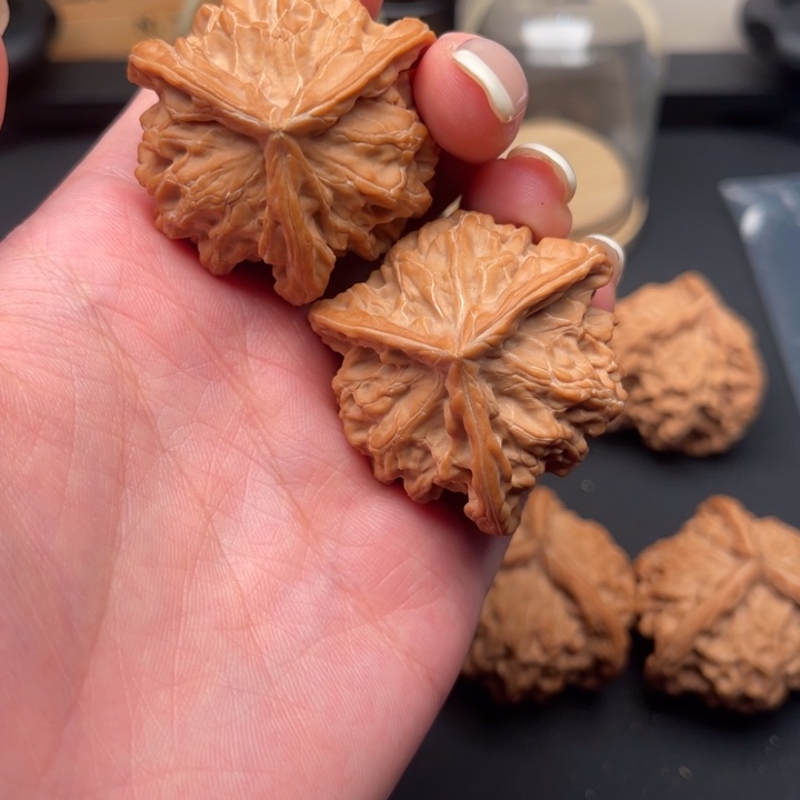 养***！文玩核桃把件三棱