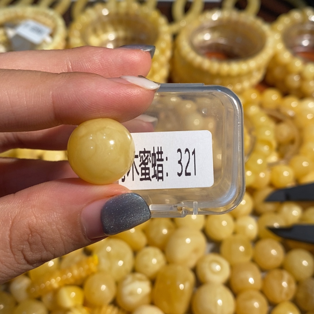 未镶嵌琥珀珠宝奇石321