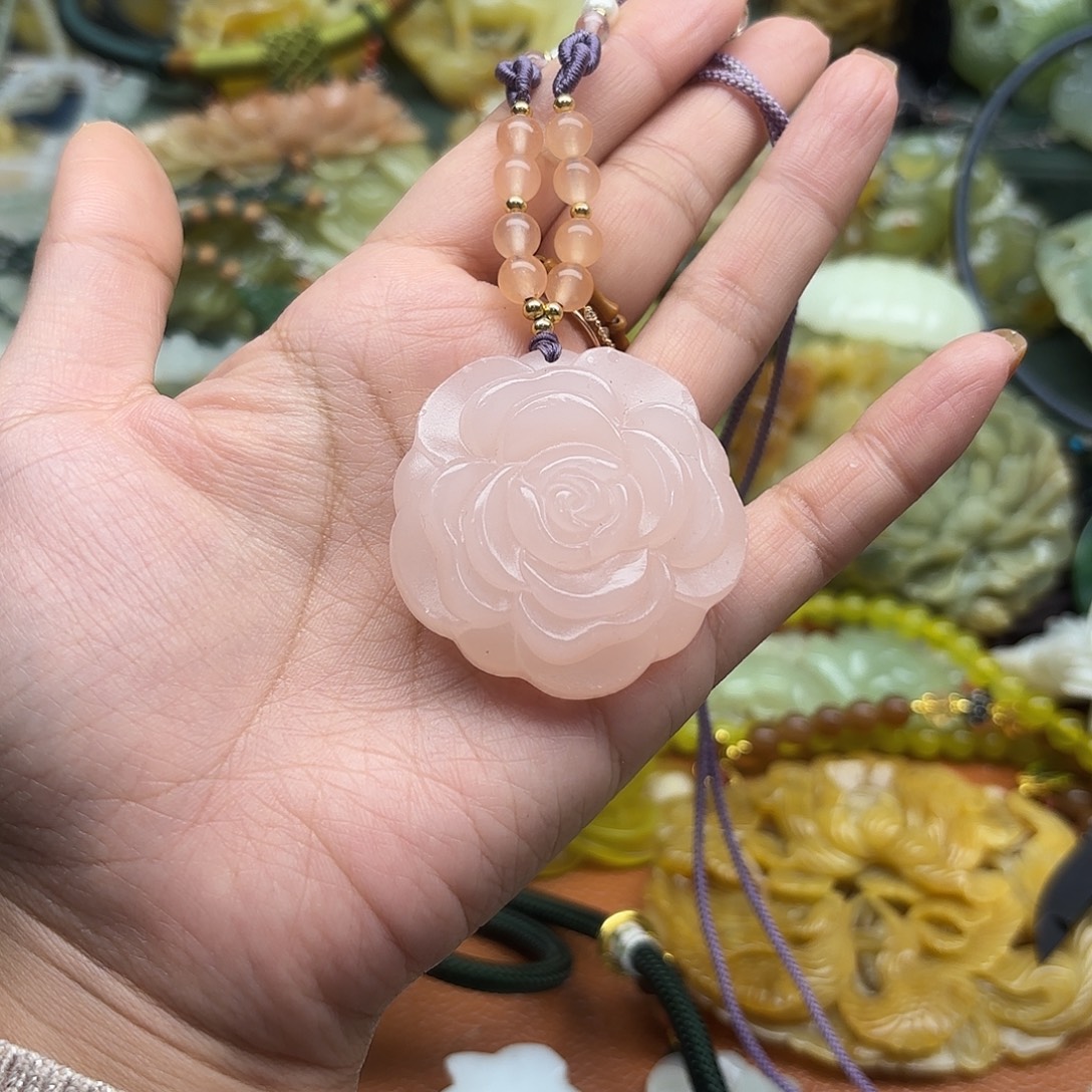 蛇纹石玉未镶嵌吊坠