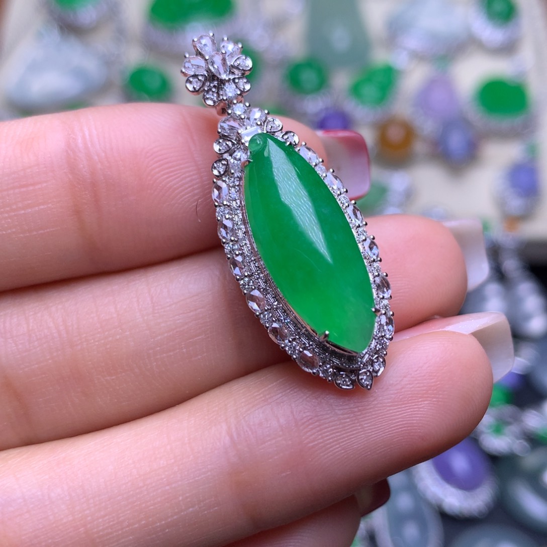 吊坠(赠链)18K金镶嵌翡翠