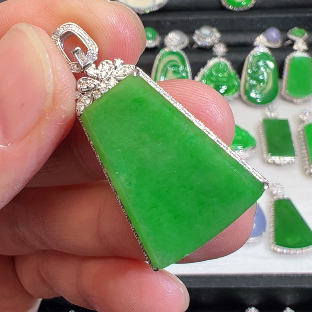 翡翠吊坠(不含链)18K金镶嵌