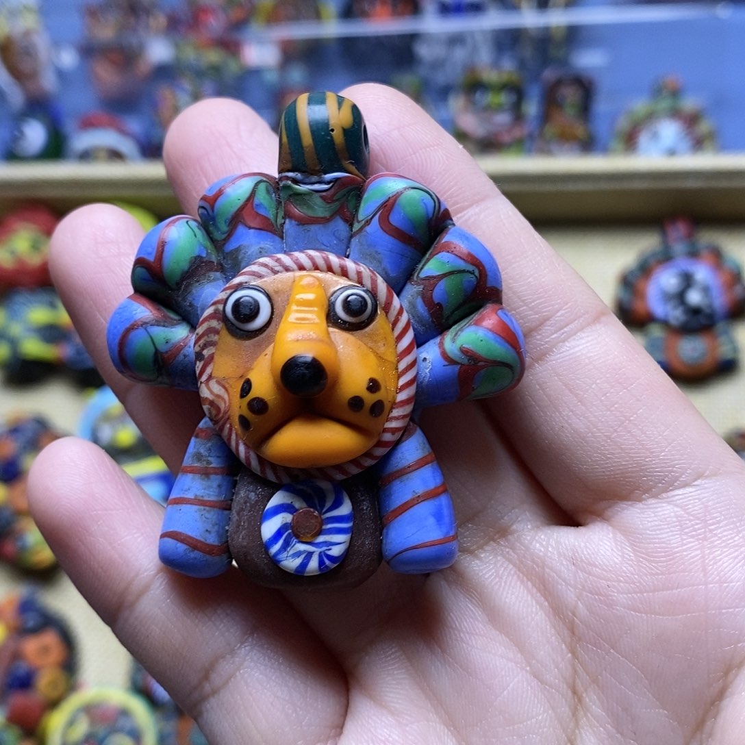 颈饰琉璃狮子酋长02