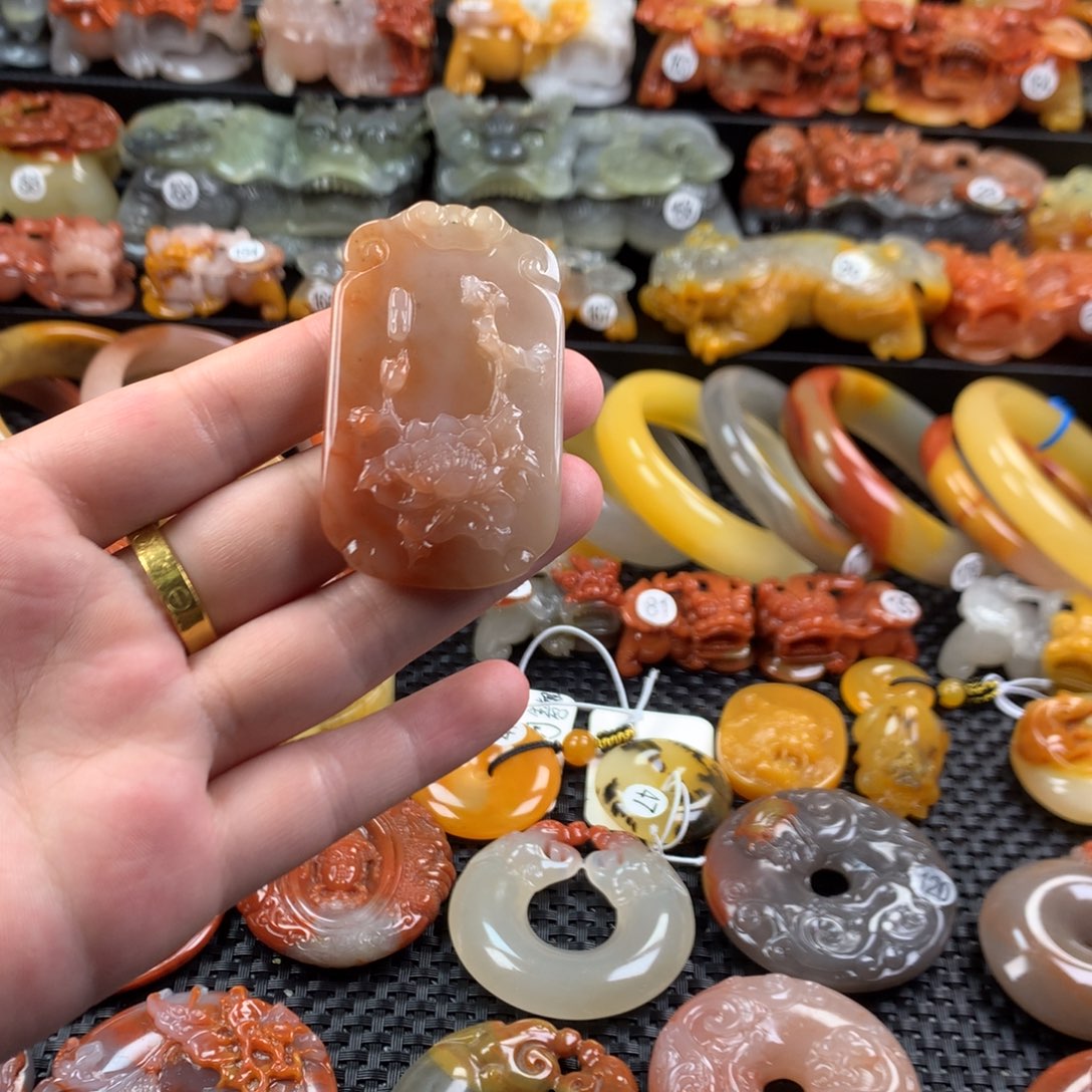 石英质玉（黄龙玉）未镶嵌挂件