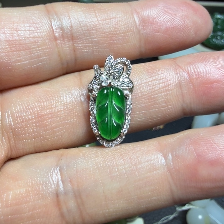 翡翠颈饰银S925镶嵌吊坠