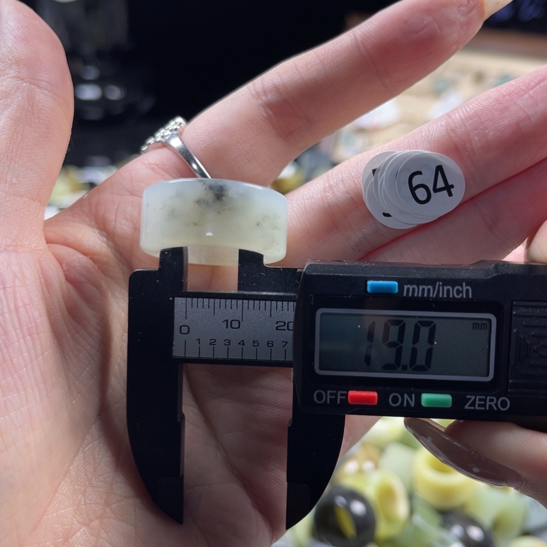 蛇纹石玉未镶嵌戒指