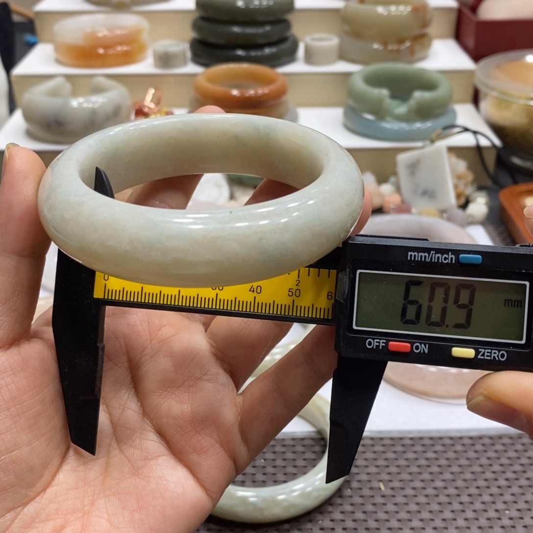 石英质玉未镶嵌手镯