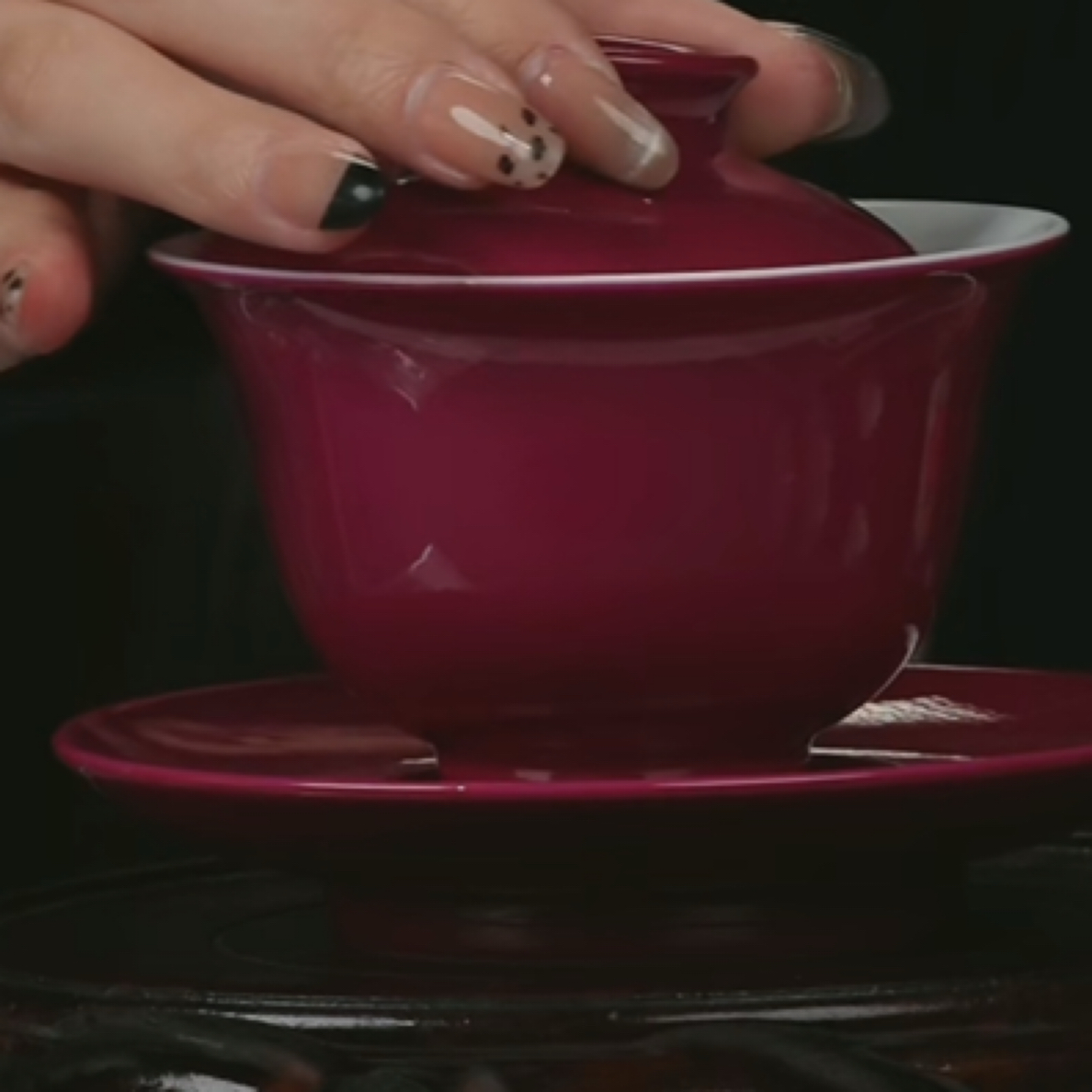 Y胭脂红釉三才盖碗