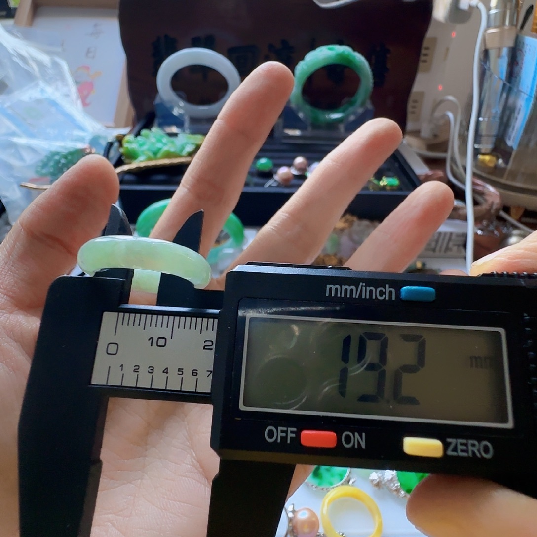 翡翠未镶嵌手镯翡翠10