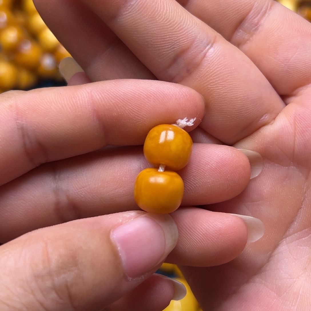 A***.未镶嵌吊坠(不含链)蜜蜡