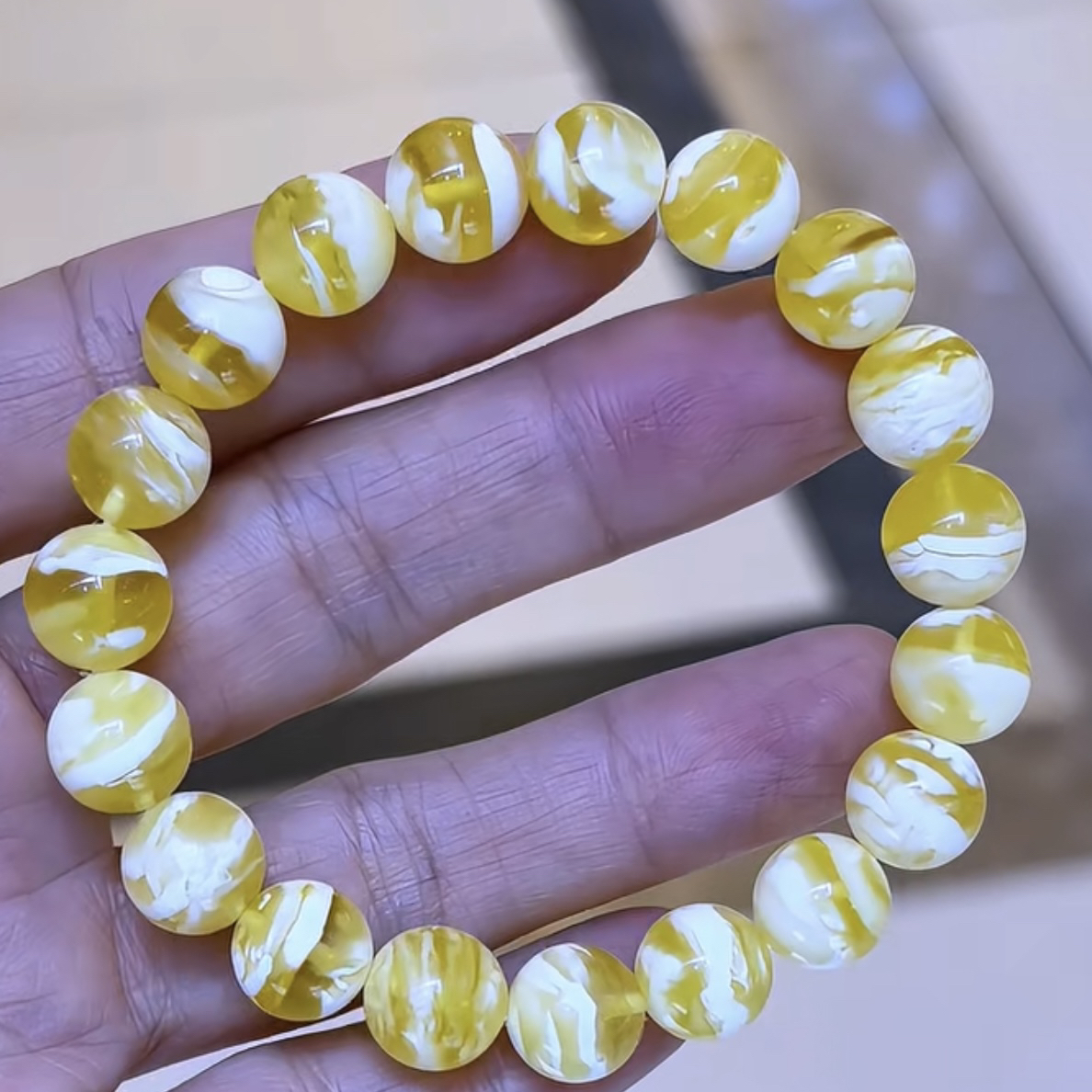 10俄料白蜡妖花精工圆珠手串女款气质时尚百搭经典黄色国风轻奢