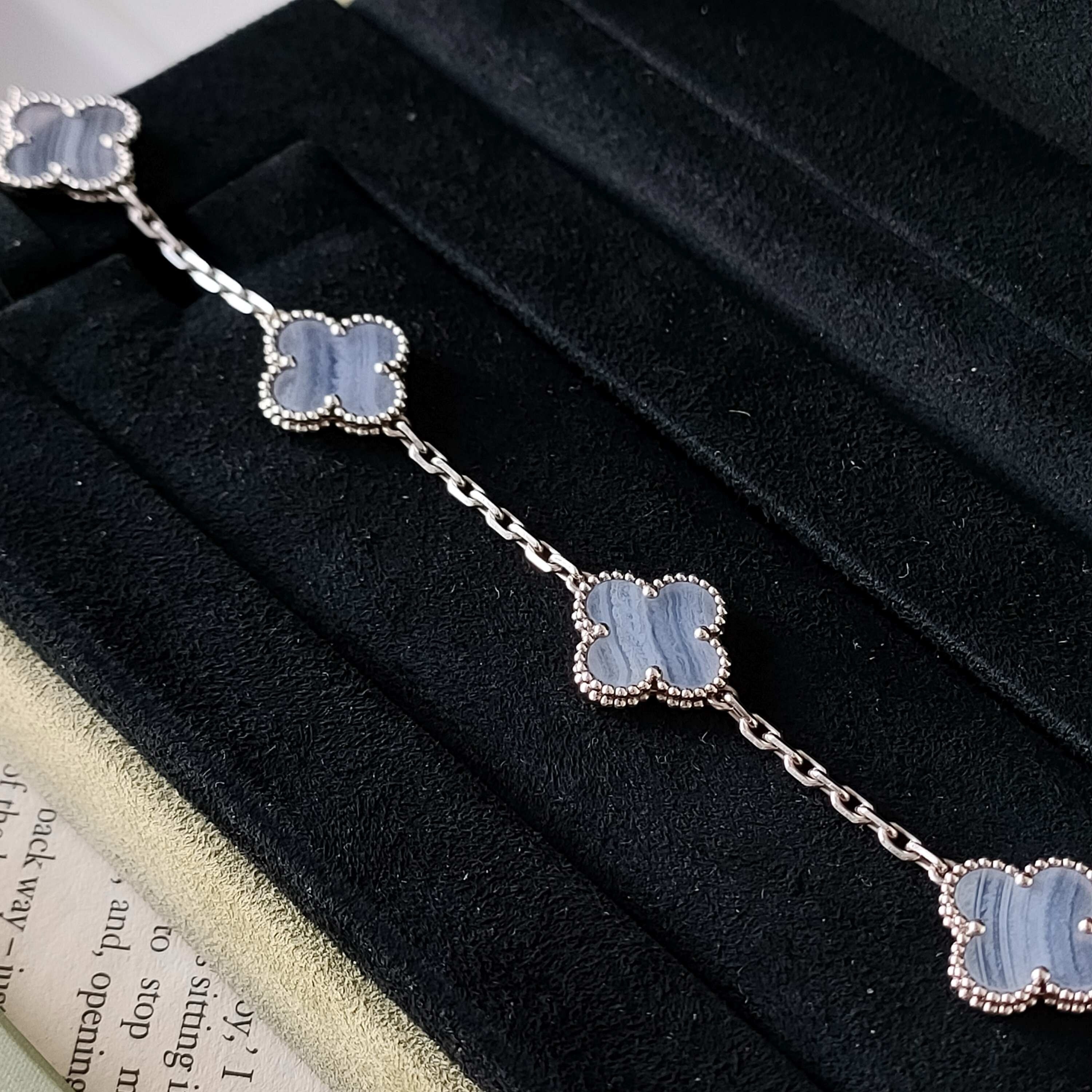 95新 梵克雅宝 Azul-750白金紫玉髓五花手链40001