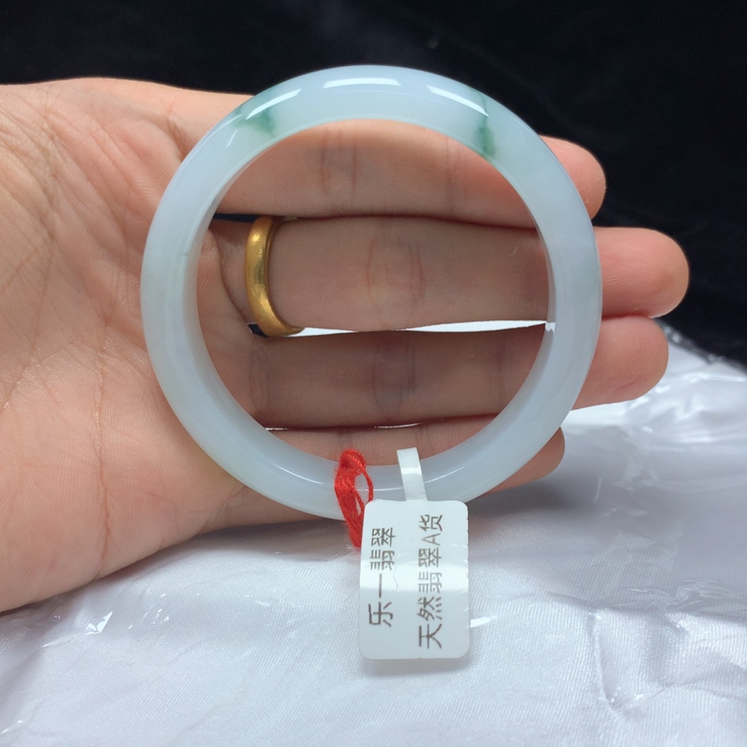 翡翠未镶嵌手镯（圆镯）53.3