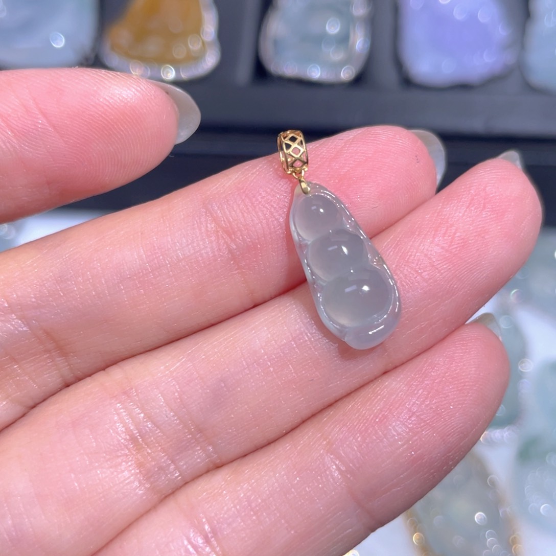 颈饰18K金镶嵌翡翠翡翠