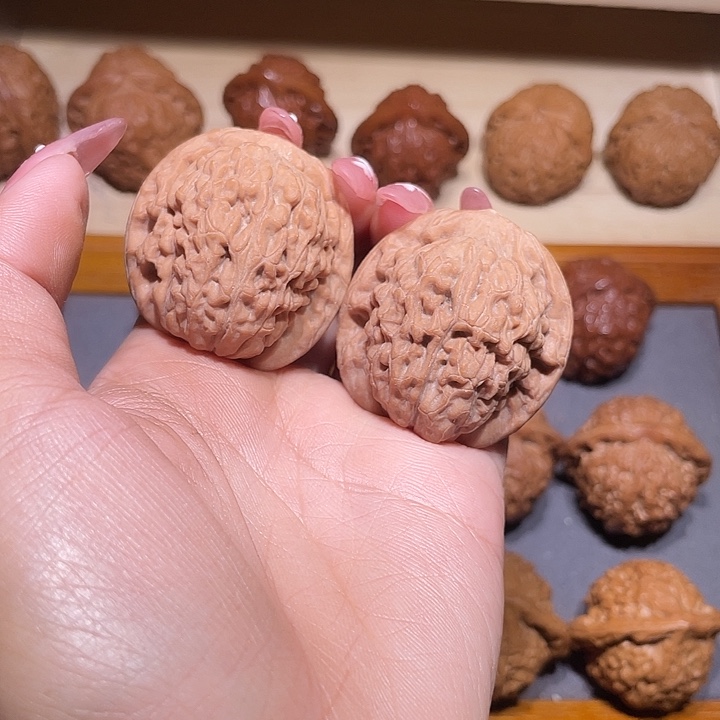 37莲花文玩和他们木制品