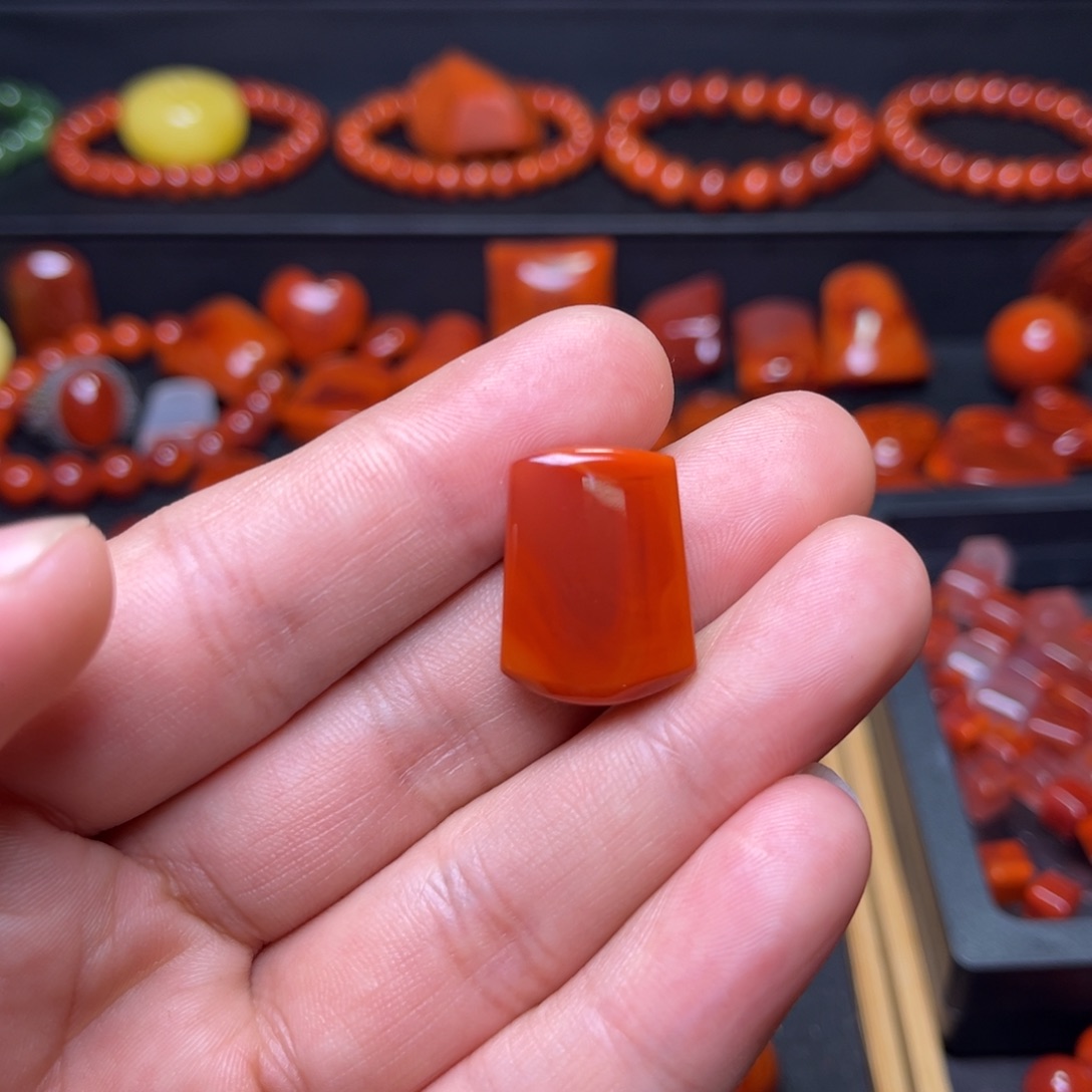 南红玛瑙珠宝奇石未镶嵌原矿瓦西无事牌