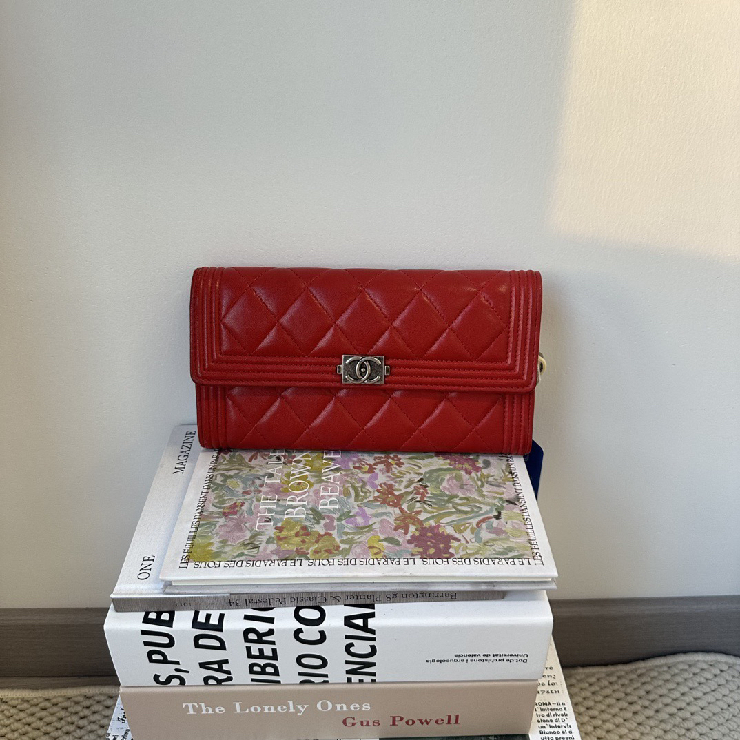 95新 Chanel/香奈儿 chanel正红色银扣leboy钱包
