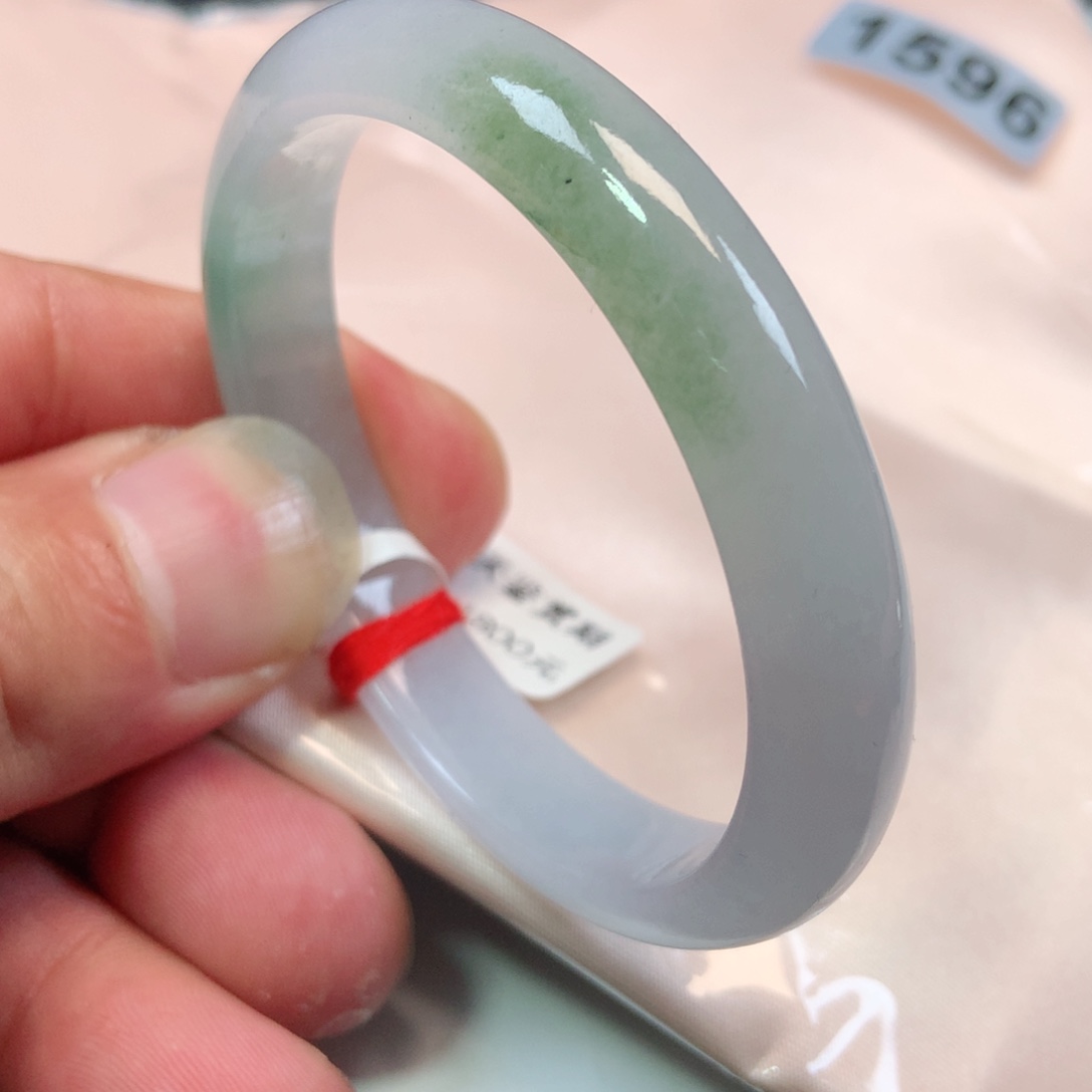 未镶嵌手镯（贵妃镯）翡翠