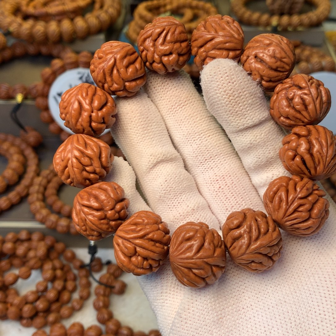 ****黄桃核手串秦岭龙纹