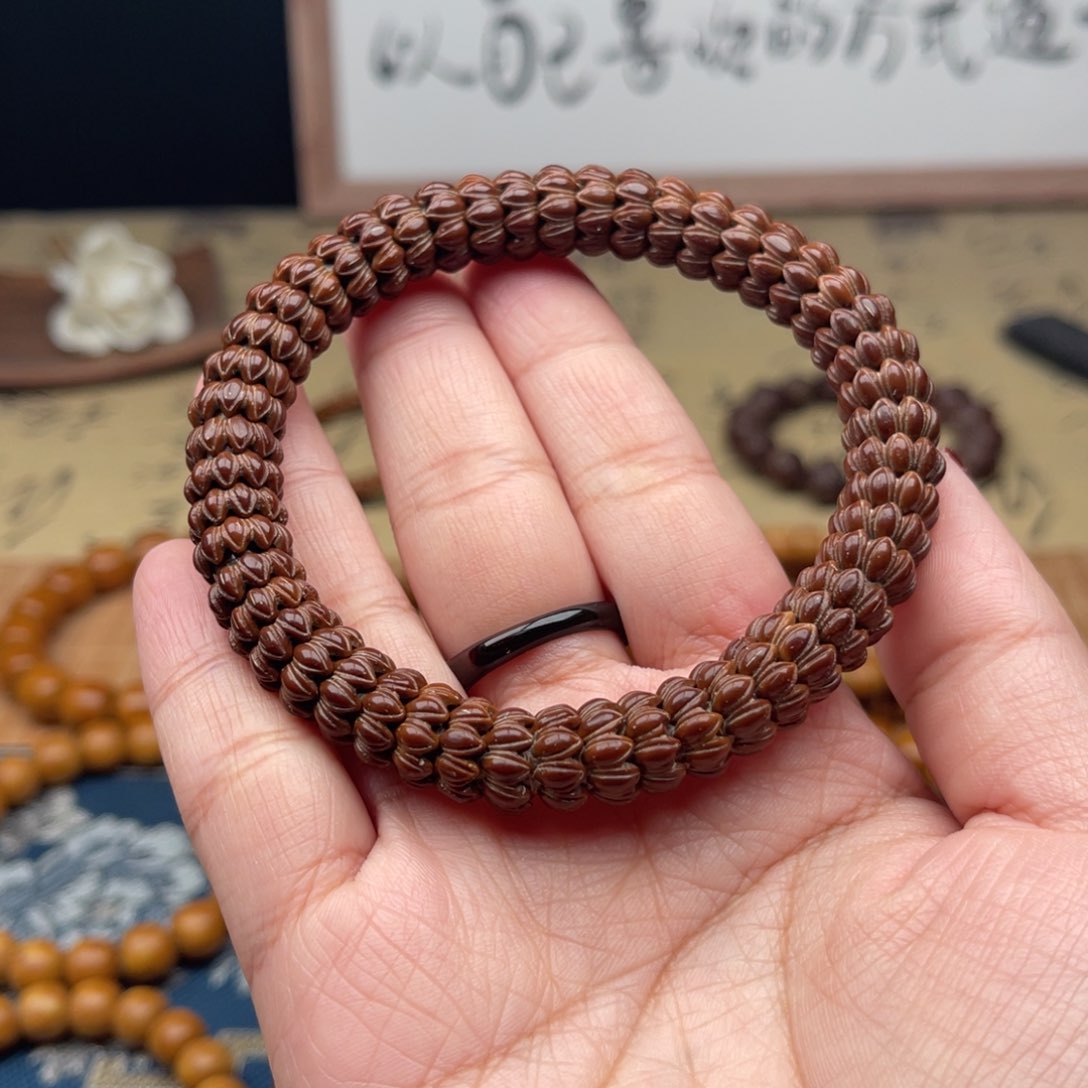 紫金鼠手串雕刻莲花