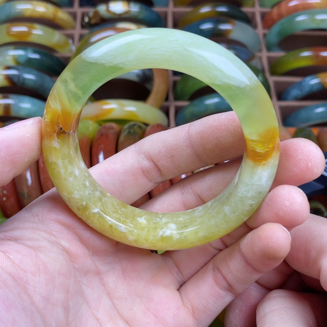 蛇纹石玉未镶嵌手镯