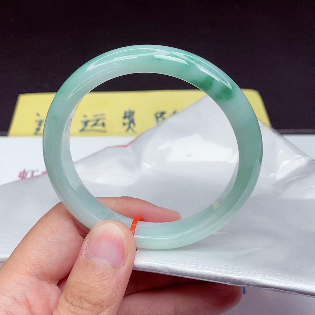 翡翠未镶嵌手镯60圈口