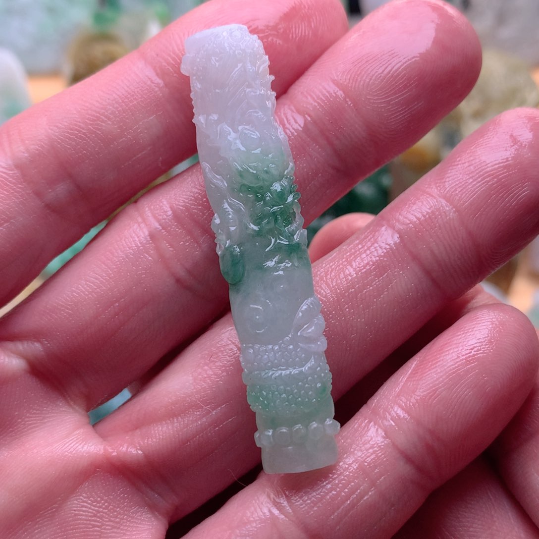 定制翡翠未镶嵌龙柱