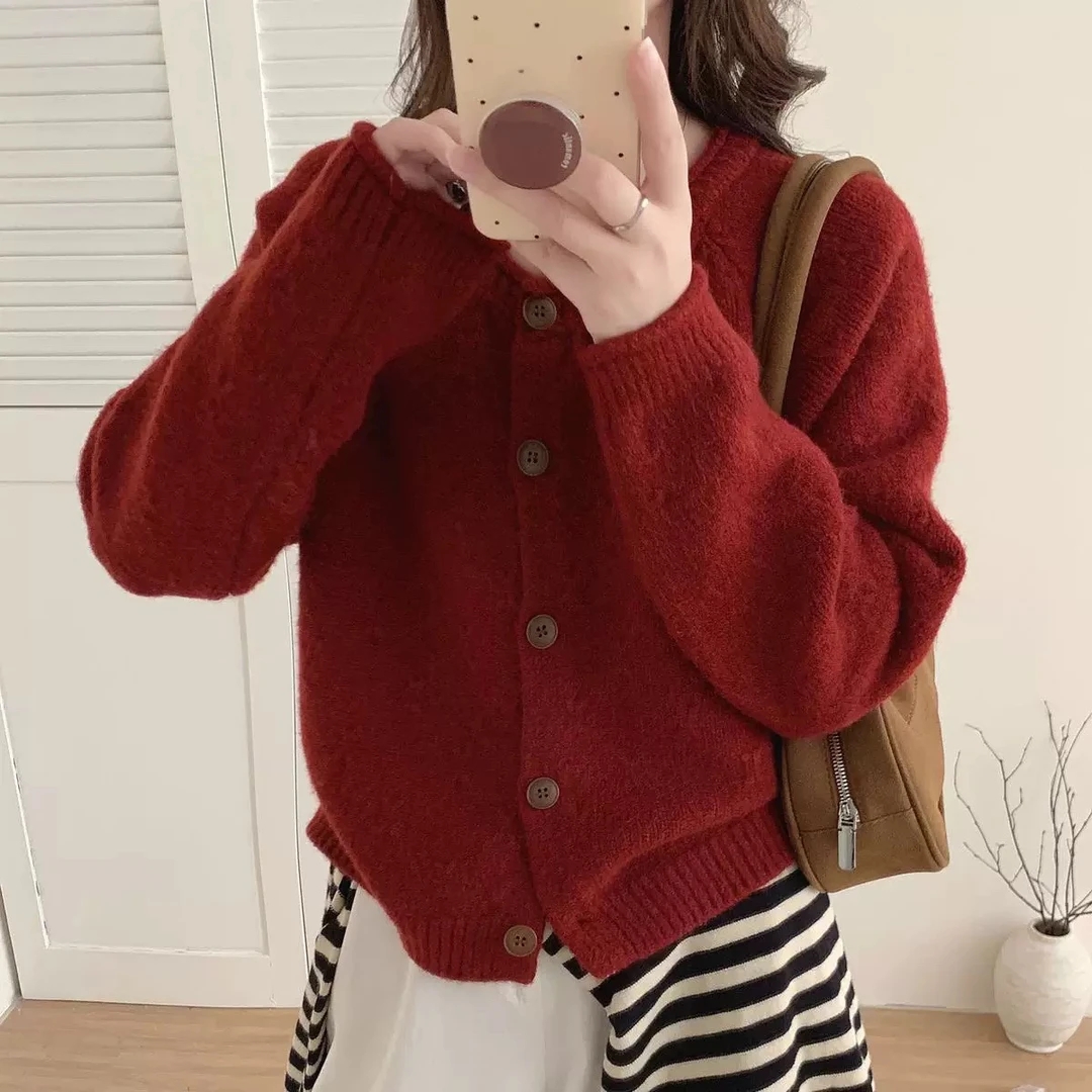 013-复古卷边木扣开衫毛衣(衣长52左右)