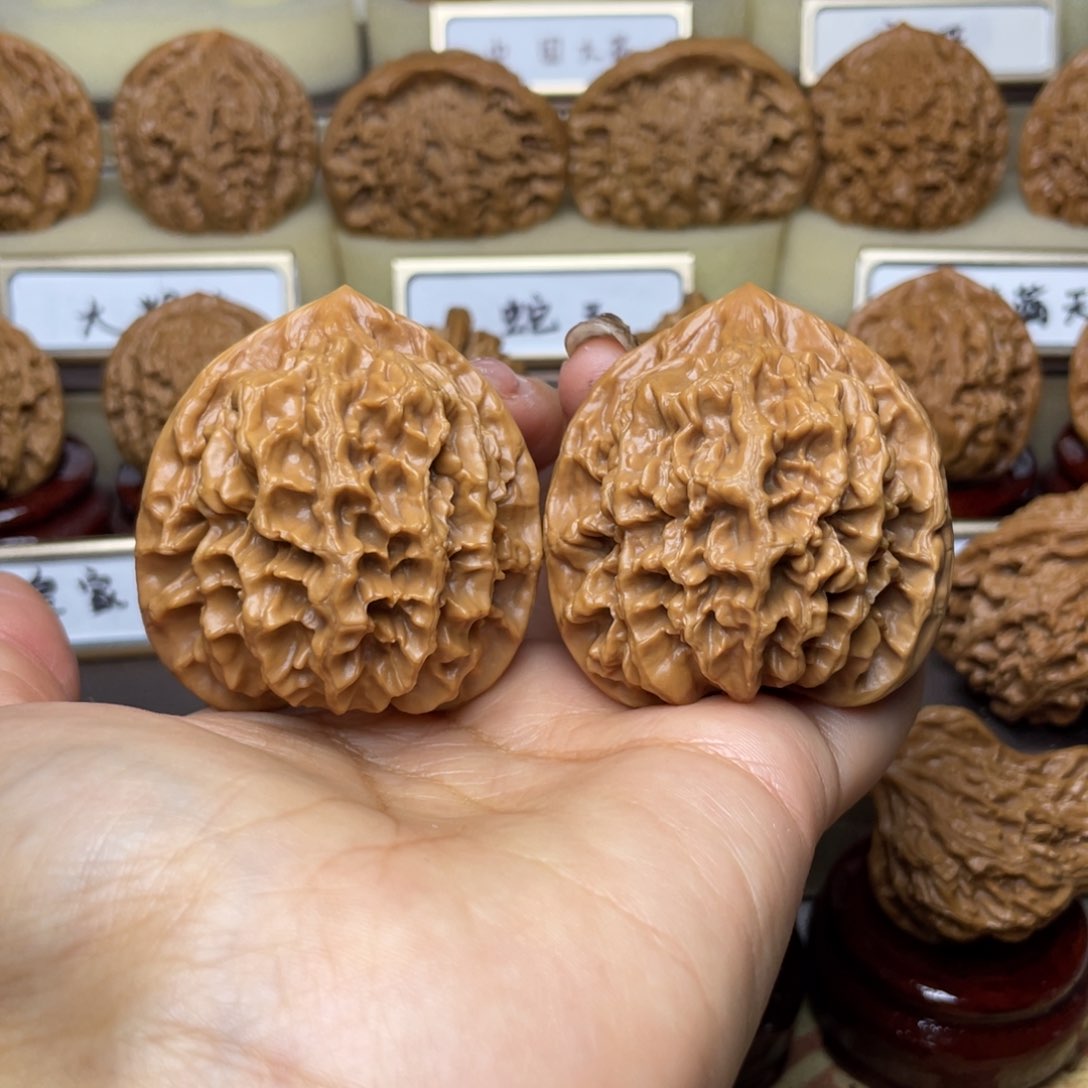 文玩核桃把件相****）帝王46左右