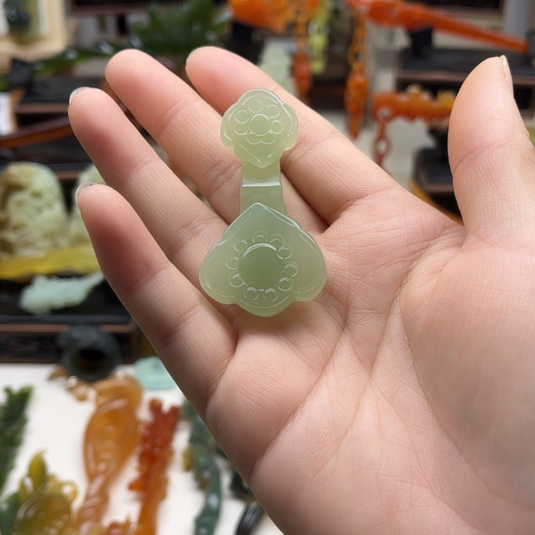 蛇纹石玉未镶嵌岫玉挂坠