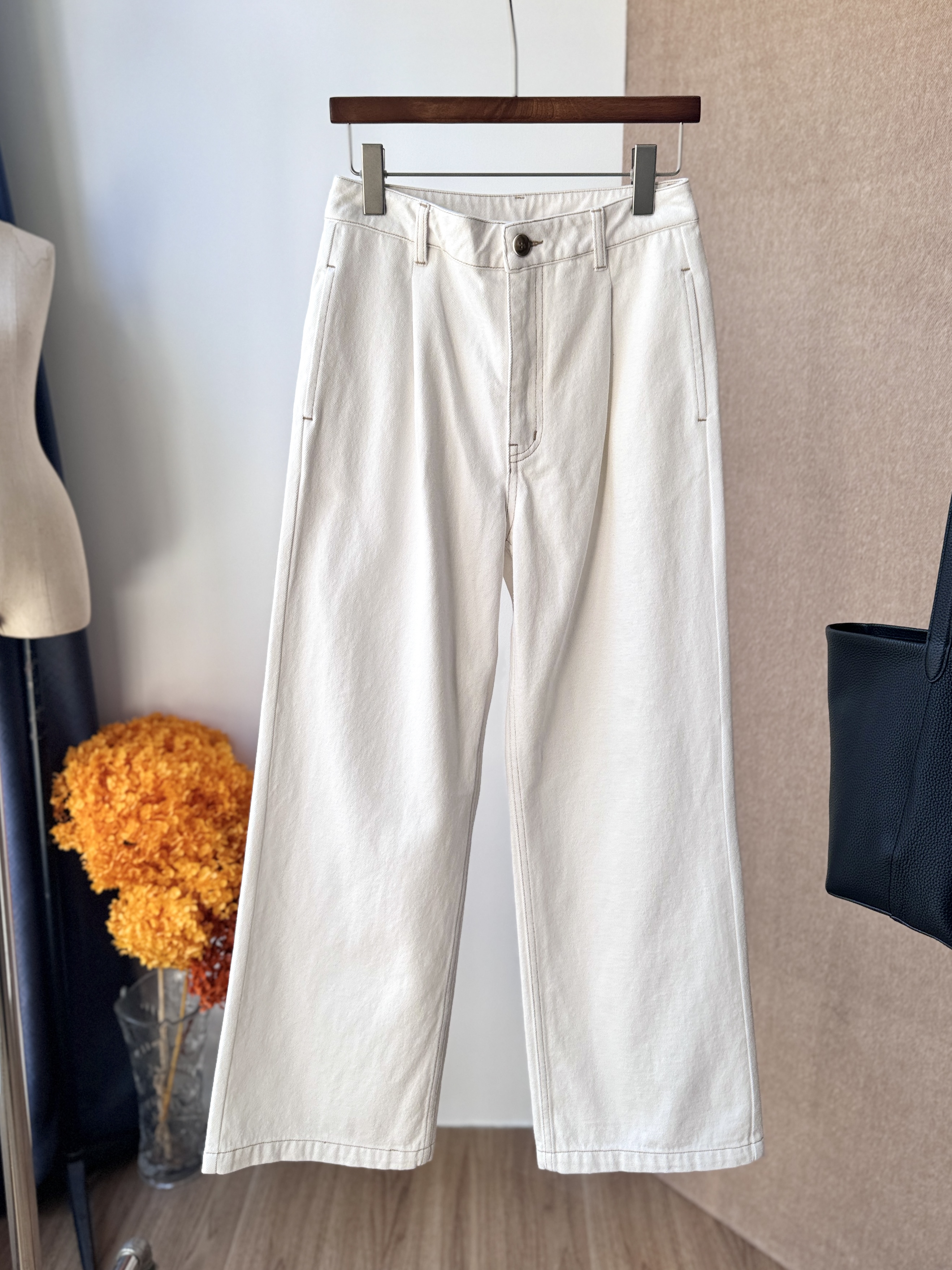 经典百搭阔腿白牛仔裤